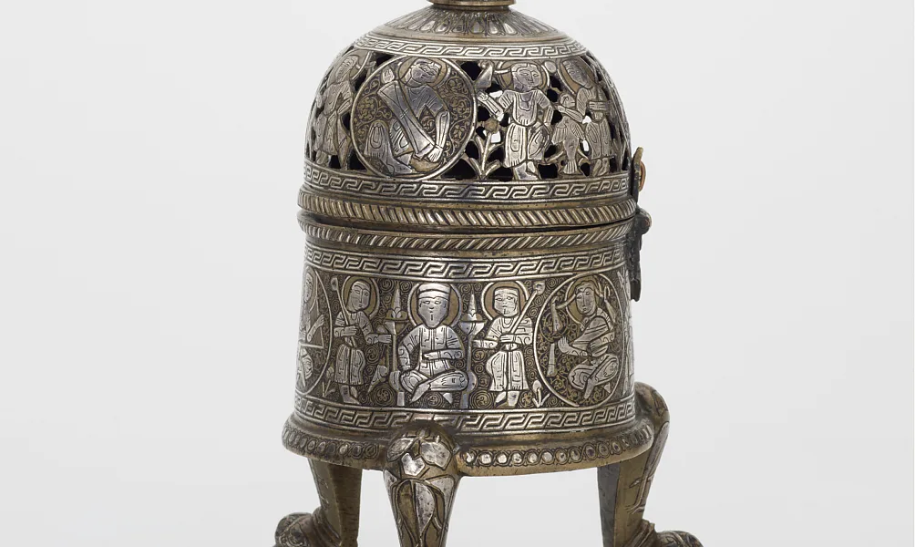 Brûle parfum , Mossoul (Irak), milieu du XIIIe siècle. Laiton coulé incrusté d'argent, Londres, The Nasser D. Khalili of Islamic Art. Khalili Family Trust