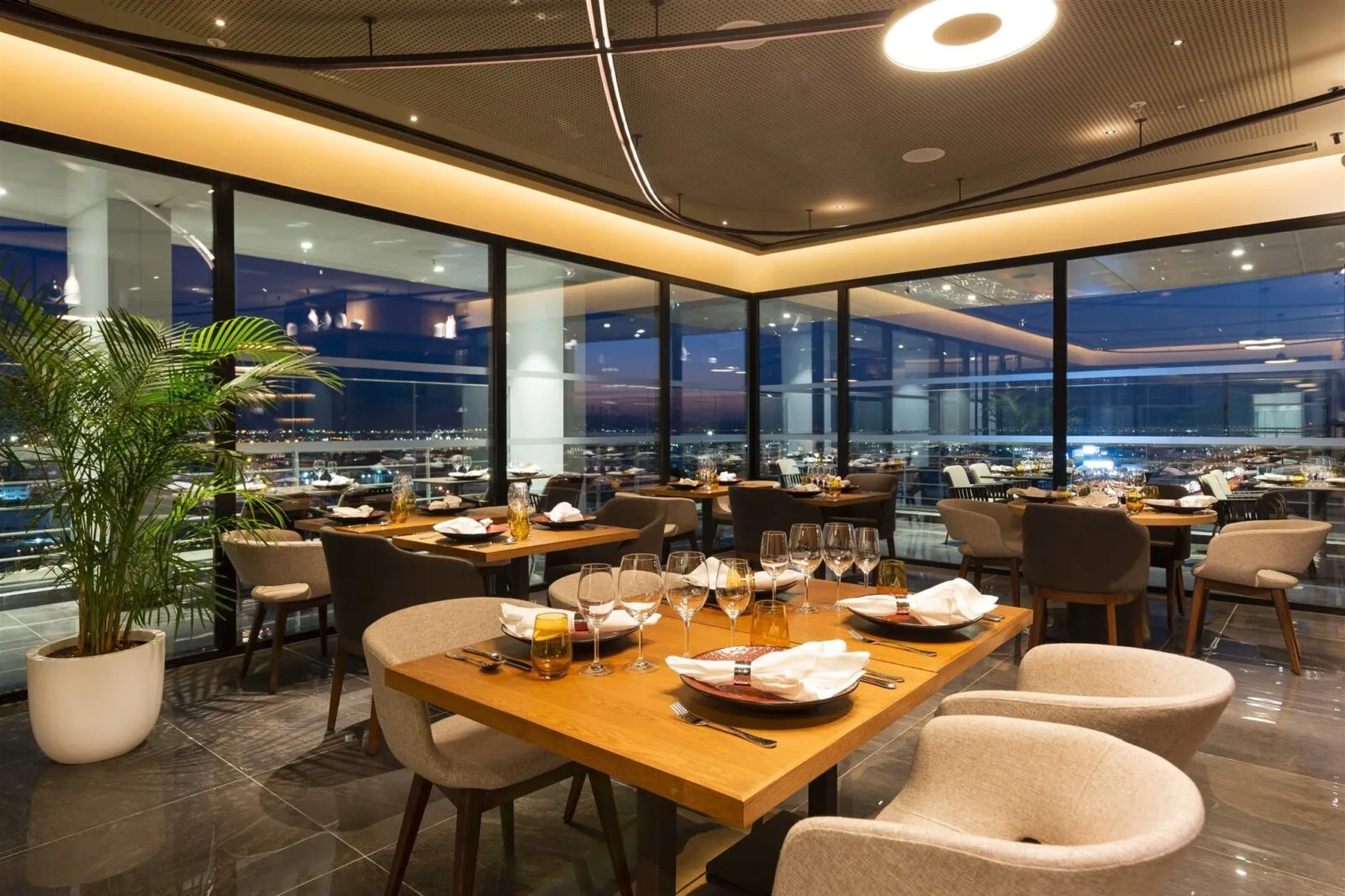 L'Onzième Grill au Tunis Marriott Hotel : Une Odyssée Culinaire de Saveurs Internationales