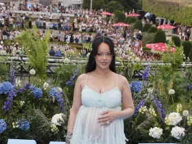 chanel_rihanna-wore-chanel-at-the-smurfs-world-premiere | Trendymagazine