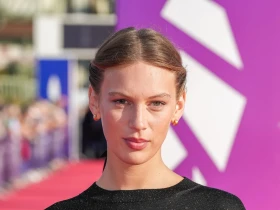 chanel_lou-lampros-wore-chanel-at-the-opening-ceremony-51st-deauville-american-film-festival-050925_1-LD