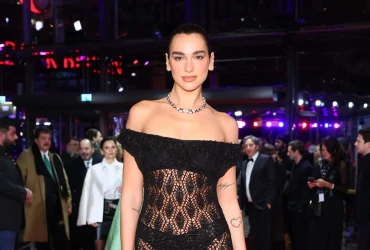 chanel_dua-lipa-wore-chanel-at-the-22rosebush-pruning22-premiere-76th-berlinale-international-film-festival-140226_2-LD