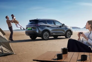 海边沙滩—车尾135°（外放电）_带模特