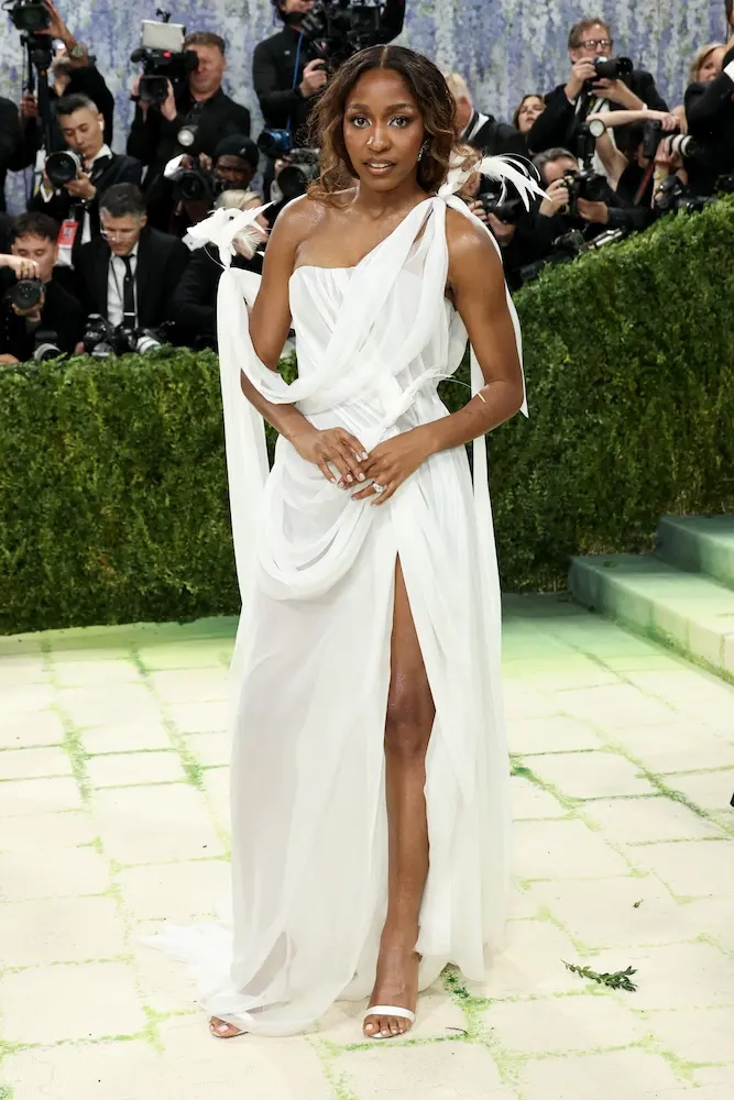 chanel_ayo-edebiri-wearing-chanel-at-the-2026-met-gala-040526_2-HD
